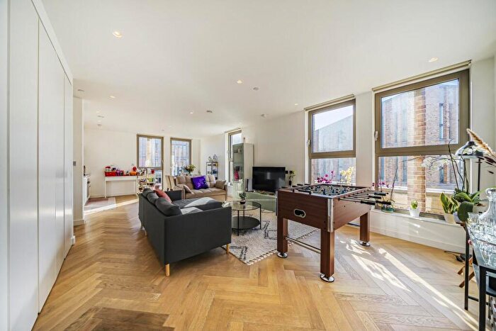 3 Bedroom Flat For Sale In Oberman Road, Gladstone Park, London, NW10