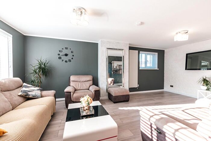 6 Bedroom Semi-Detached House For Sale In Cheriton Avenue, Southampton, Hampshire, SO18