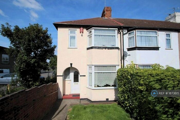 3 Bedroom Semi-Detached House To Rent In Gilbert Road, Belvedere, DA17