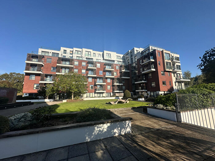 2 Bedroom Flat For Sale In Flat, Brunel Court, Green Lane, Edgware, Greater London, HA8