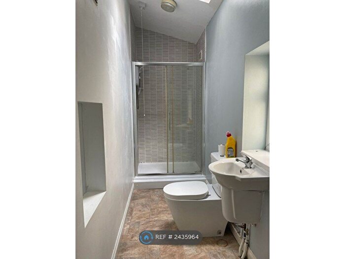 3 Bedroom Semi-Detached House To Rent In Windsor Avenue, Wolverhampton, WV4