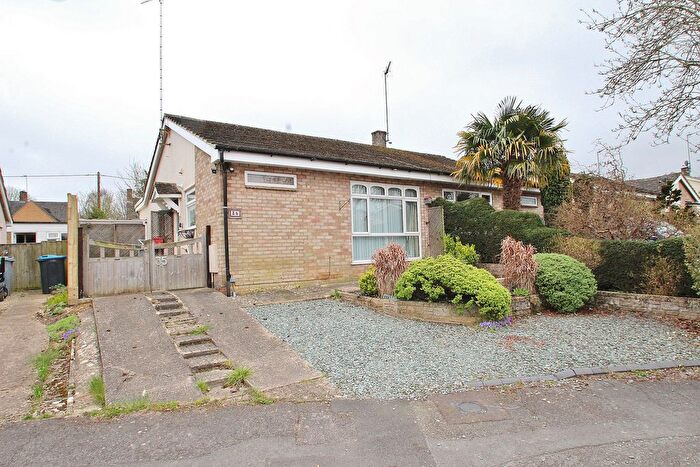 2 Bedroom Semi-Detached Bungalow For Sale In Wychwood Close, Milton-Under-Wychwood, OX7