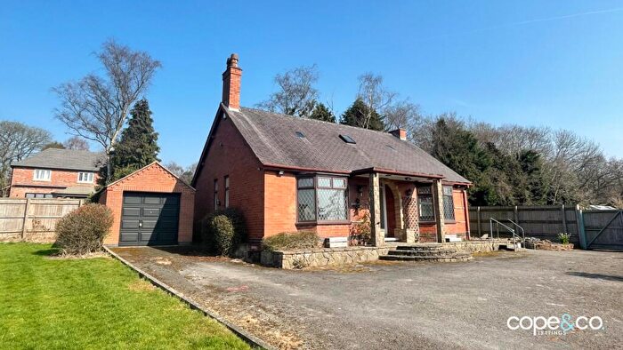 2 Bedroom Detached Bungalow To Rent In Heanor Road, Codnor, Ripley, Derbyshire, DE5