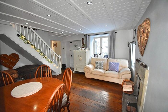2 Bedroom Semi-Detached House For Sale In The Wash, Chapel-En-Le-Frith, High Peak, SK23