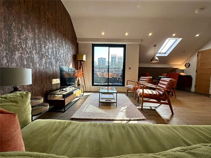 3 Bedroom Flat For Sale In Bootham Row, York, North Yorkshire, YO30