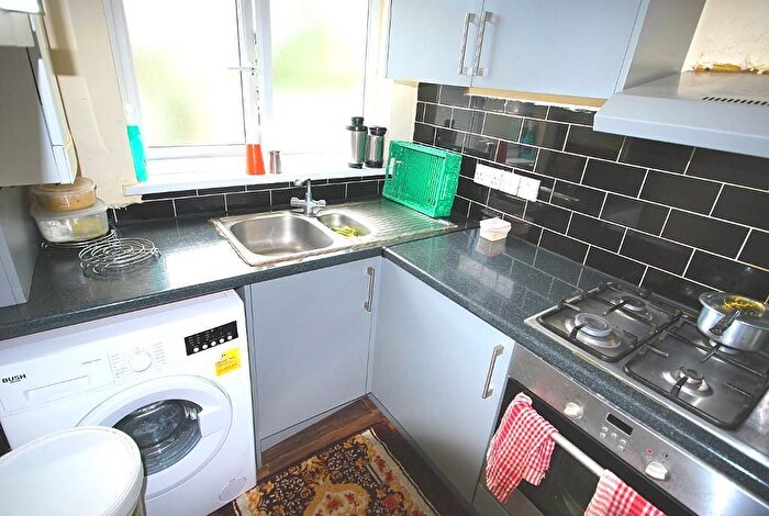 3 Bedroom Flat To Rent In Kathleen Avenue, Wembley, HA0