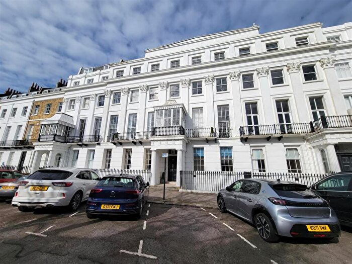 3 Bedroom Flat For Sale In Sussex Square, Kemptown, Brighton, BN2