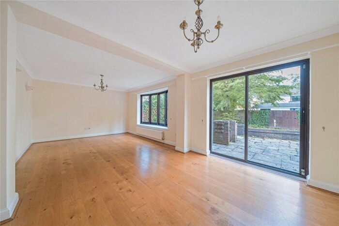 5 Bedroom Detached House For Sale In Fyfield Close, Bromley, BR2