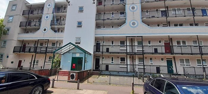 4 Bedroom Flat To Rent In Burgess Street, London, E14