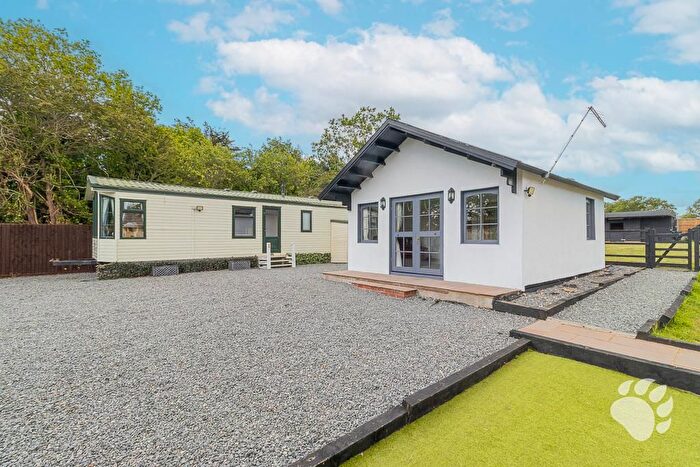 3 Bedroom Detached Bungalow For Sale In Clifton Road, Bowers Gifford, SS13