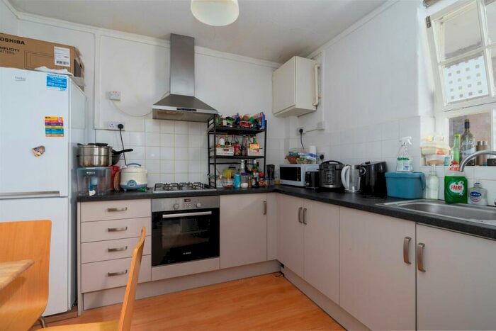 3 Bedroom Flat To Rent In Phoenix Road, Kings Cross, NW1