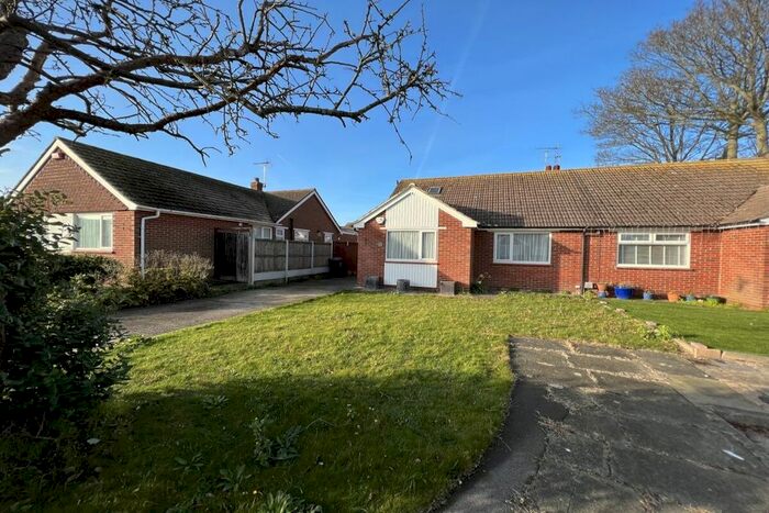 3 Bedroom Bungalow To Rent In Maxine Gardens, Broadstairs CT10