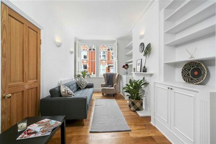 3 Bedroom Terraced House To Rent In Thorpebank Road, Shepherds Bush, London, W12