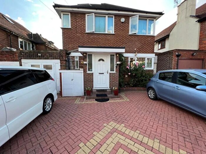 4 Bedroom Detached House For Sale In High Road, Harrow, HA3