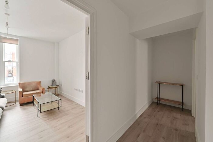 2 Bedroom Flat To Rent In Wates Yard, Mitcham Lane, Streatham Park, London, SW16