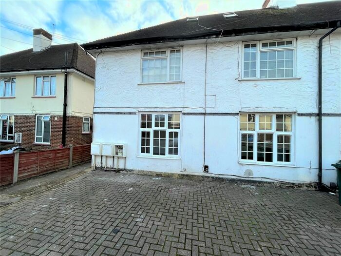 2 Bedroom Flat To Rent In Viola Avenue, Staines-Upon-Thames, Surrey TW19