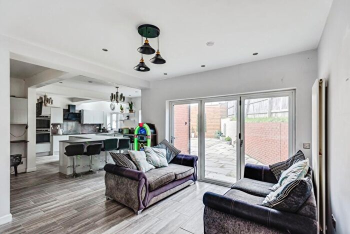 6 Bedroom Detached House For Sale In Croft Road, Swindon, Wiltshire, SN1