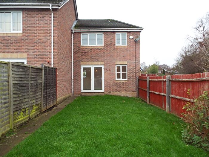 2 Bedroom Property To Rent In Foxglove Close, Lichfield, WS14