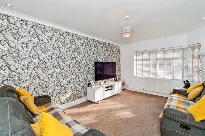 3 Bedroom Semi Detached House For Sale In Colebrook Avenue, Southampton, SO15
