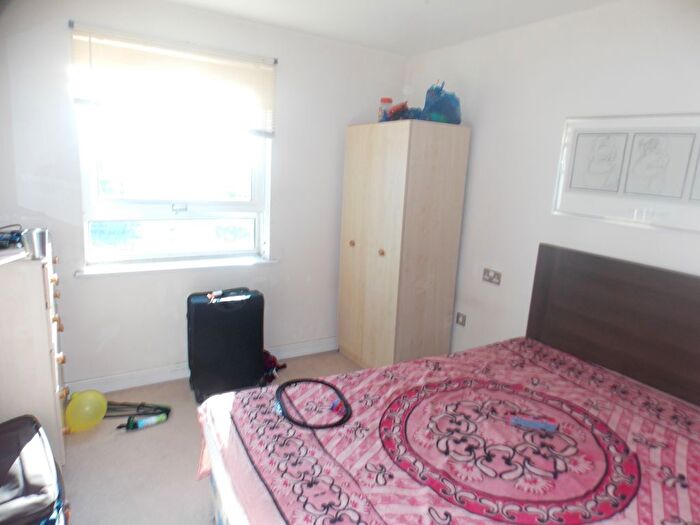 1 Bedroom Flat To Rent In Spectrum Tower, - Hainault Street, Ilford, IG1