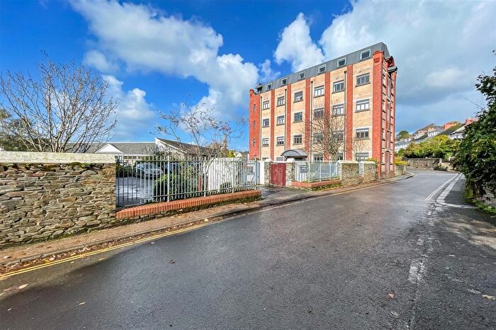 2 Bedroom Flat For Sale In Malpas Road, Truro, TR1