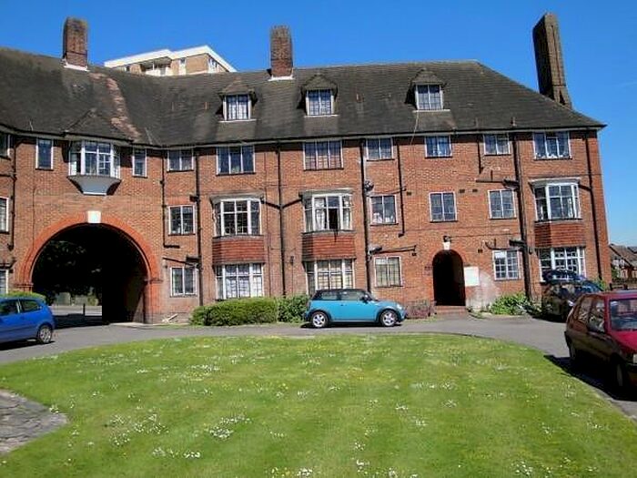 1 Bedroom Apartment To Rent In Bedroom Apartment St Floor In Guildford, GU2