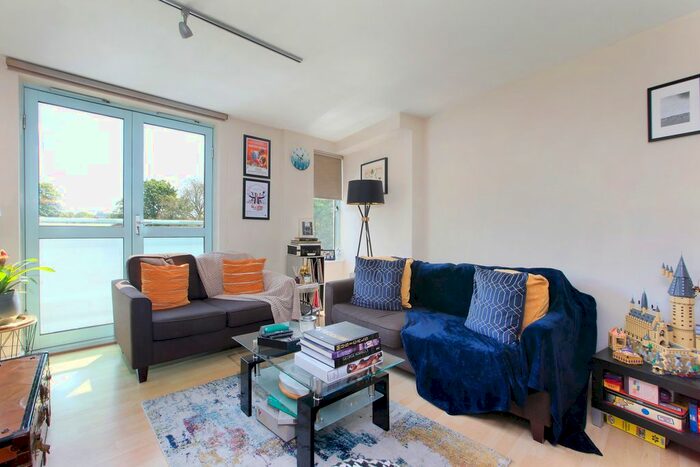 2 Bedroom Flat To Rent In Connexion Building, Battersea Park Road, SW11