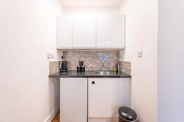 Studio To Rent In Walton Close, Gladstone Park, London, NW2