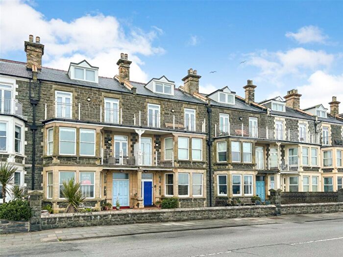2 Bedroom Flat For Sale In Marine Parade, Tywyn, Gwynedd, LL36