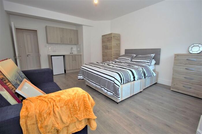 Property To Rent In Ballards Lane, London, N3