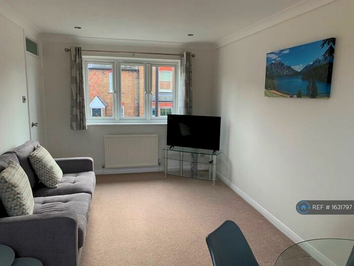 1 Bedroom Flat To Rent In Imperial Court, Windsor, SL4