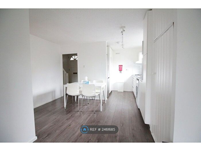 4 Bedroom Flat To Rent In Mayford, London, NW1