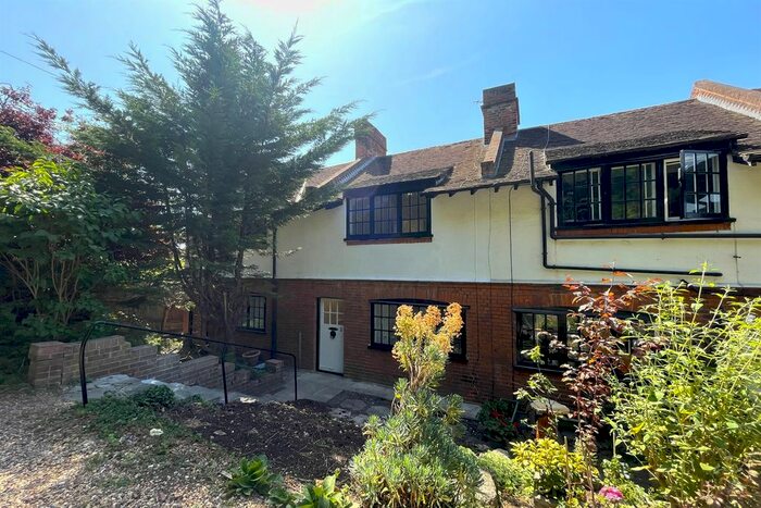 2 Bedroom Property To Rent In The Terrace, Church Hill, Leigh-On-Sea, SS9