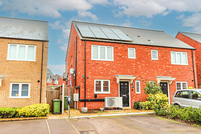 3 Bedroom Semi Detached House For Sale In Fotheringhay Road, Wellingborough, NN8