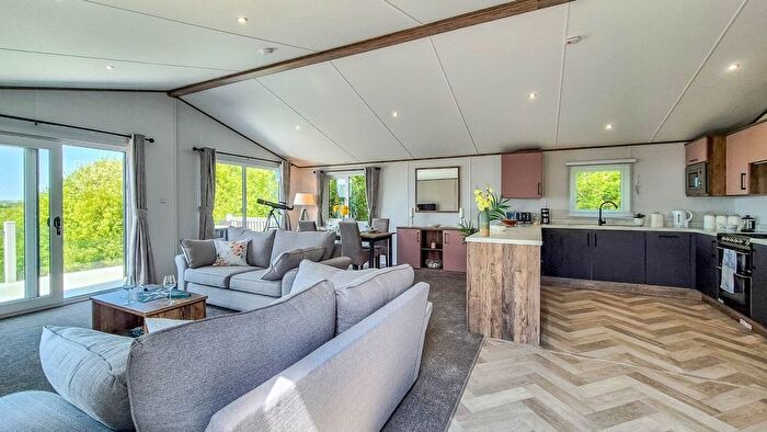 2 Bedroom Mobile/park Home For Sale In Bridgerule, Holsworthy, EX22