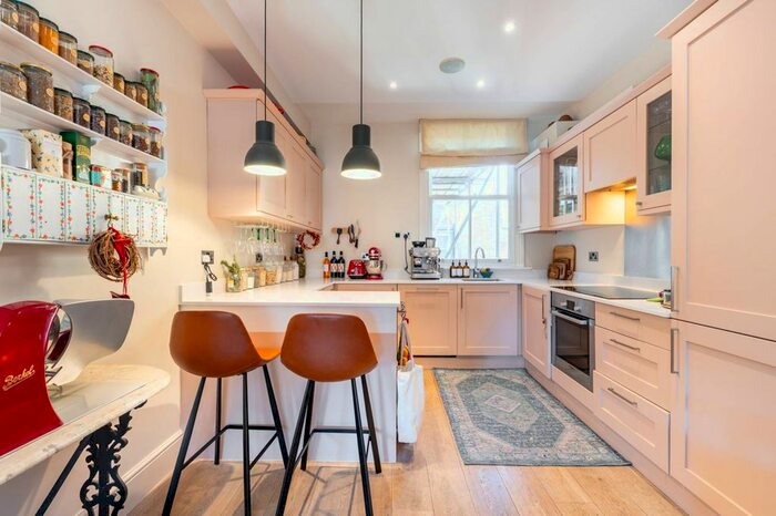 3 Bedroom Maisonette To Rent In Brewster Gardens, North Kensington, London, W10