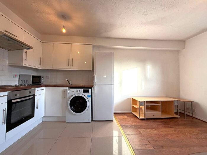 1 Bedroom Flat To Rent In Ambassador Square, Canary Wharf, E14