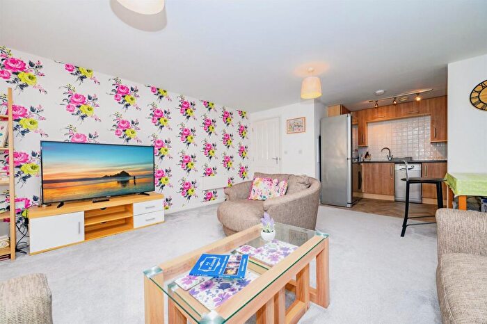 2 Bedroom Flat For Sale In Charrington Place, St. Albans, AL1