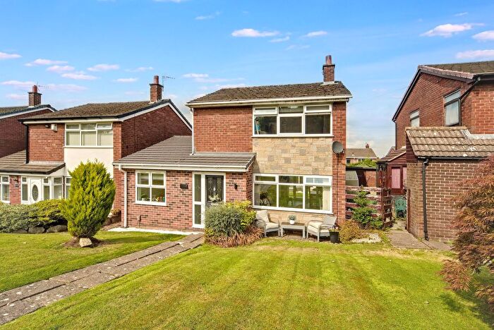 3 Bedroom Detached House For Sale In Gainsborough Close, Wigan, WN3