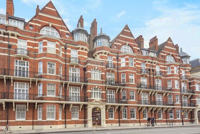 2 Bedroom Flat To Rent In Hammersmith Road, London, W14