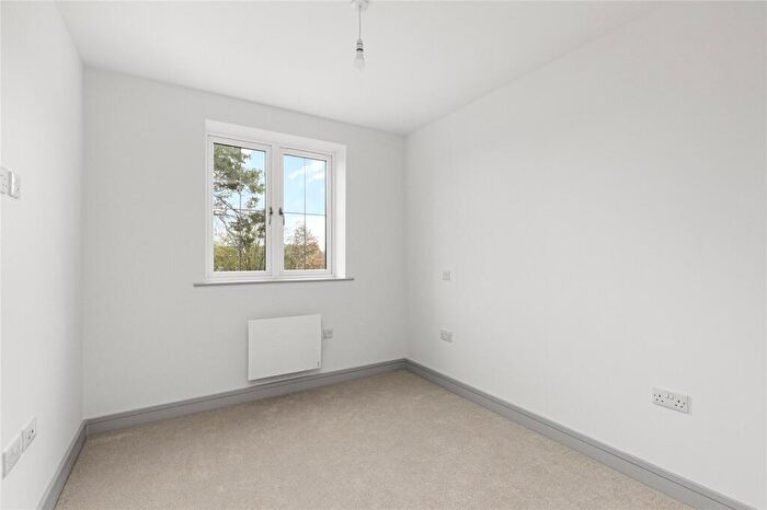 3 Bedroom Terraced House For Sale In London Road, Binfield, Bracknell, Berkshire, RG42