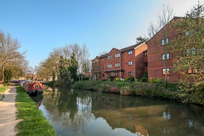 2 Bedroom Flat To Rent In Old Mill Gardens, Berkhamsted, HP4