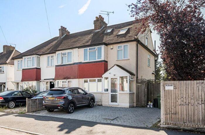 4 Bedroom End Of Terrace House For Sale In Willow Walk, Sutton, Surrey, SM3