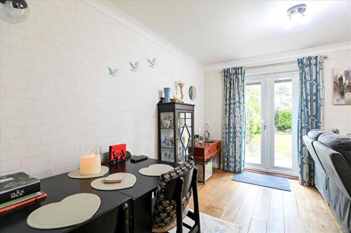 3 Bedroom Semi-Detached House For Sale In York Close, Burton Latimer, NN15
