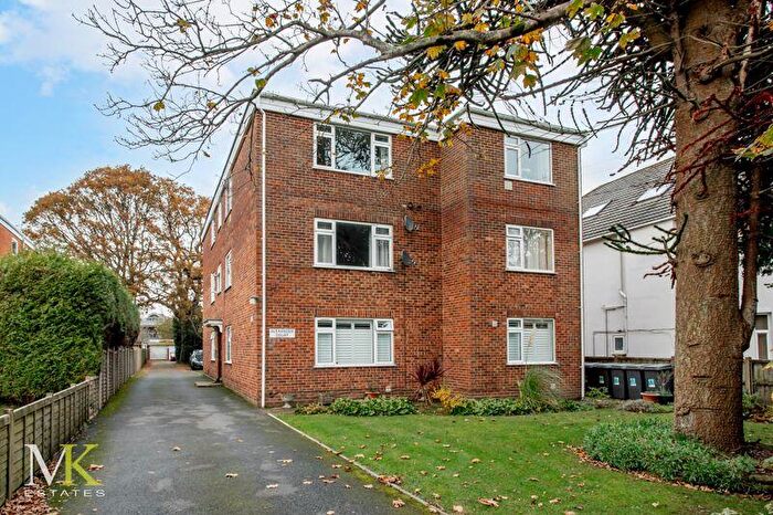 2 Bedroom Flat To Rent In Richmond Park Road, Bournemouth, BH8