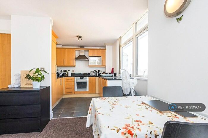 1 Bedroom Flat To Rent In Cassilis Road, London, E14