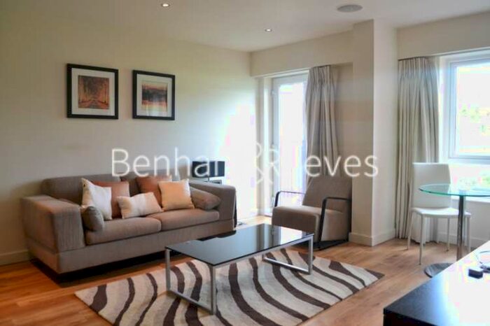 Flat To Rent In Aerodrome Road, Colindale, NW9