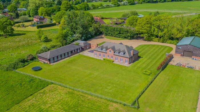 5 Bedroom Detached House For Sale In Chobham, GU24