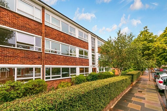 2 Bedroom Flat To Rent In Tunstall Court, Hatherley Road, Kew, Richmond, Surrey, TW9