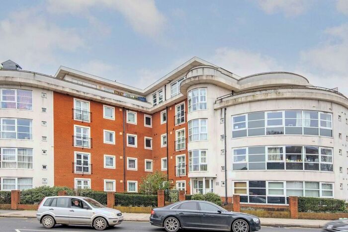 2 Bedroom Flat To Rent In London Road, Kingston Upon Thames, KT2